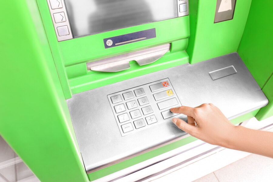 Сколько купюр за один раз может принять банкомат Сбербанка?
